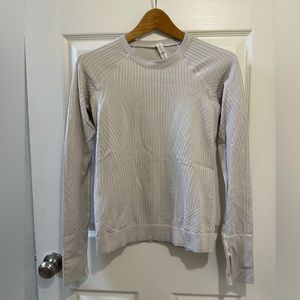 Lululemon women textured long sleeve shirt